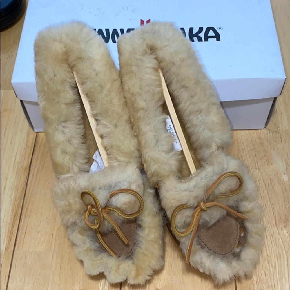 NIB MINNETONKA ULTIMATE SHEEPSKIN MOCCASIN US10